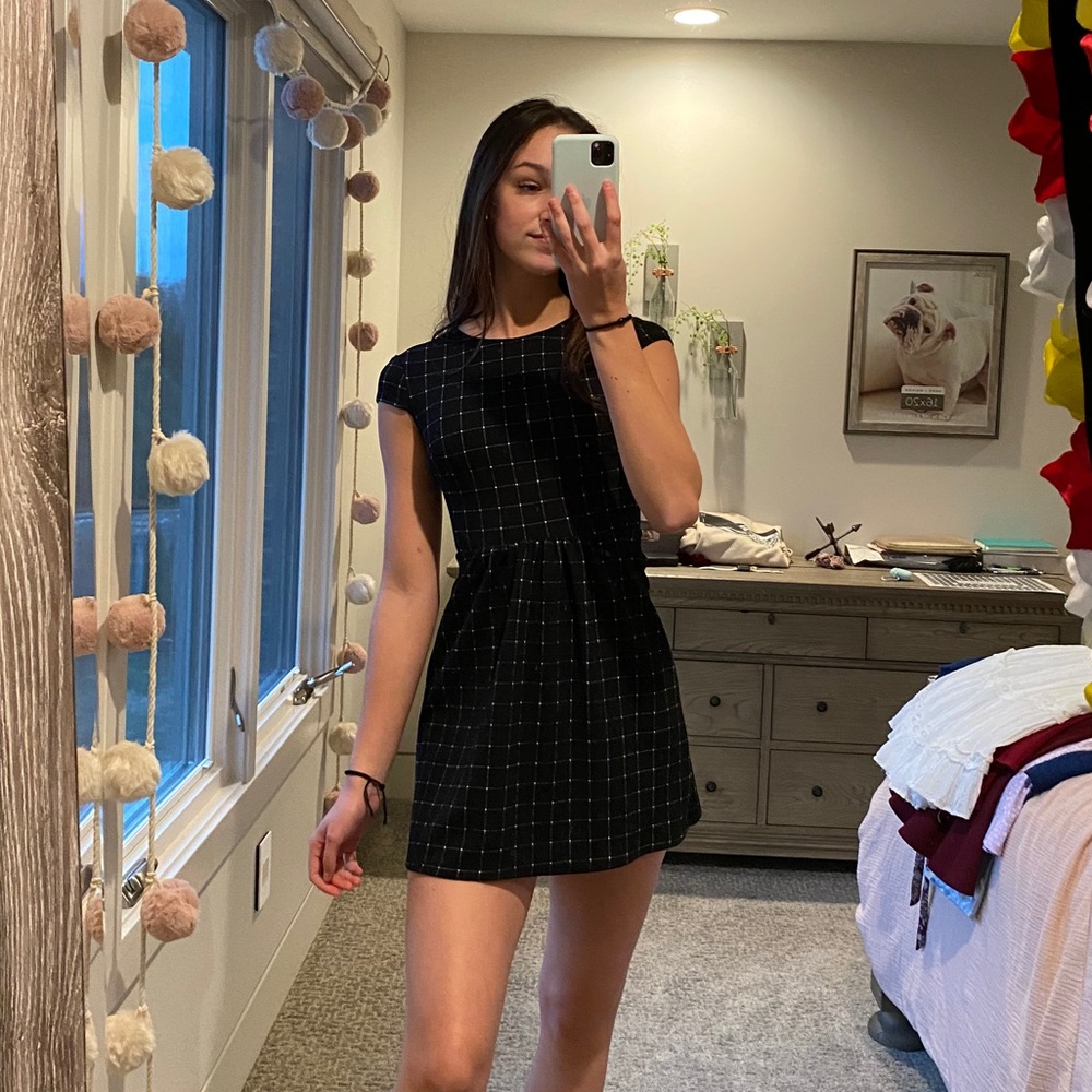 Super cute and flattering dress!